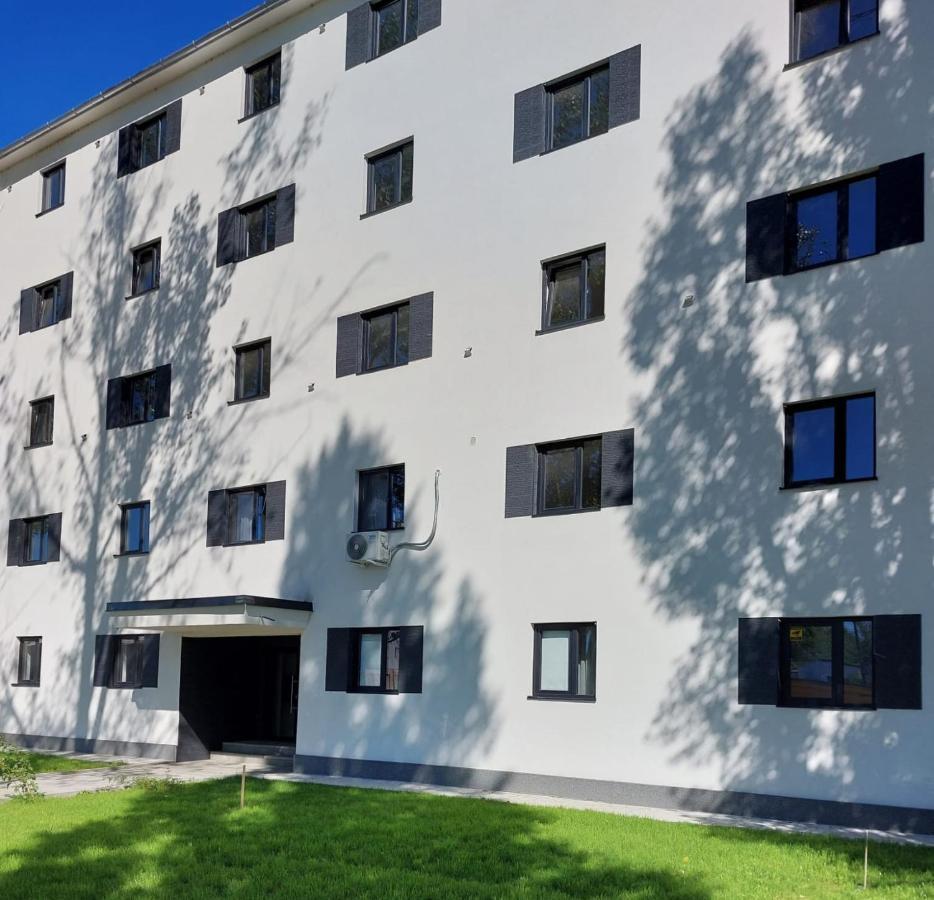 Apartalux Oradea Apartment Exterior photo